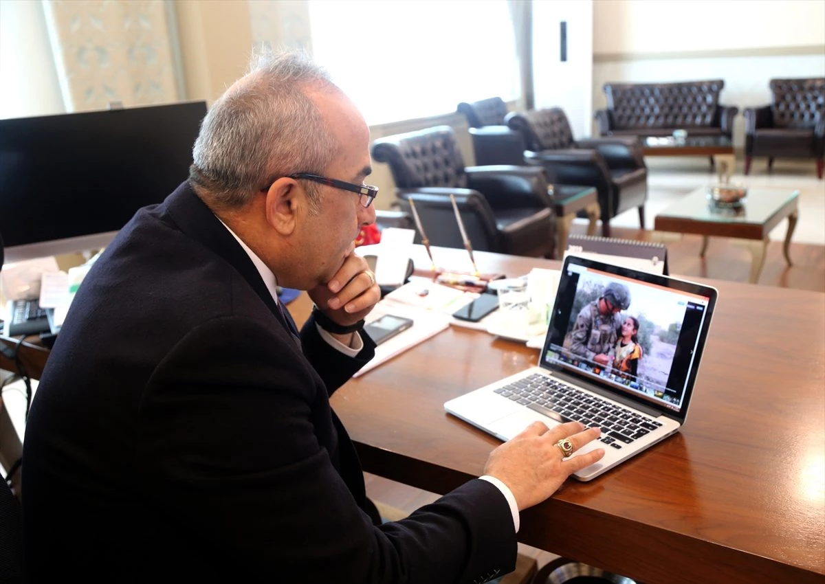 Başsavcı Uğurlu ile Emniyet Müdürü Aydoğan, AA\'nın "Yılın Fotoğrafları" oylamasına katıldı