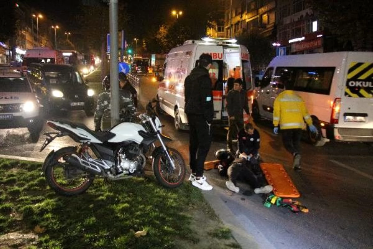 Beşiktaş\'ta yola dökülen yağ kazaya neden oldu