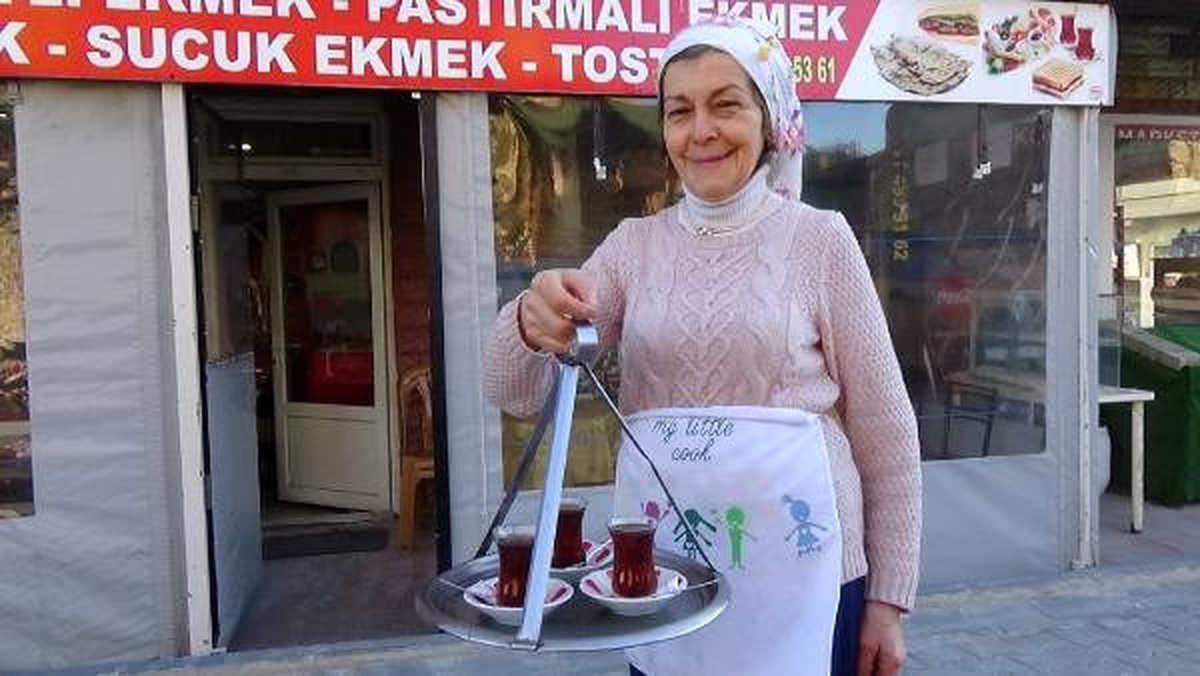 Çay ocağı işleten \'Hüsniye Nine\' azmiyle örnek oluyor