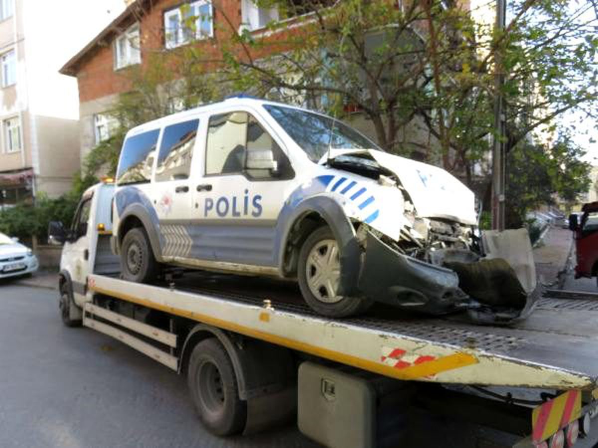 Çekmeköy\'de ara sokaklarda şüpheli araç kovalamacası kamerada