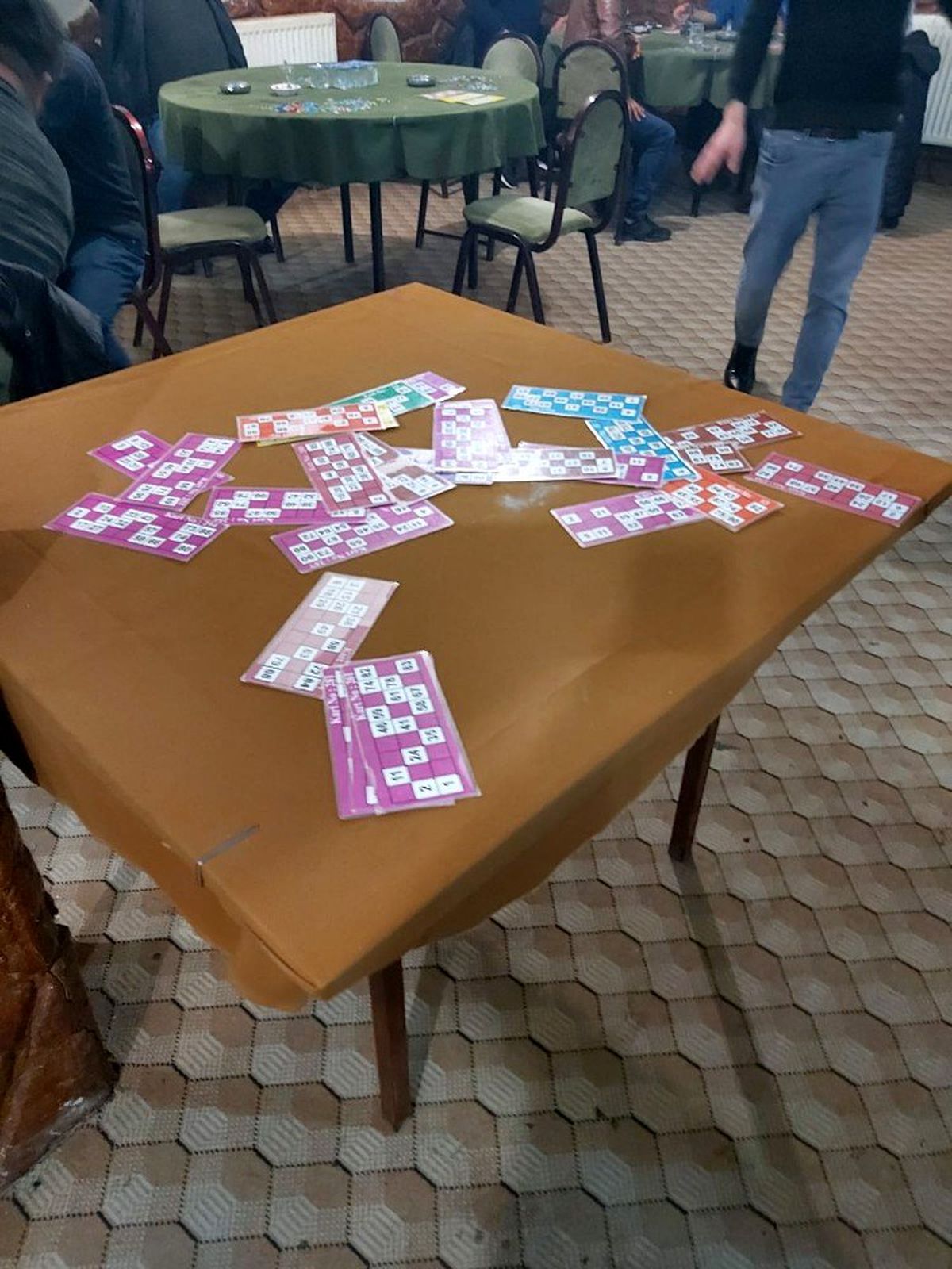 Dernekte kumar oynayanlar yakalandı