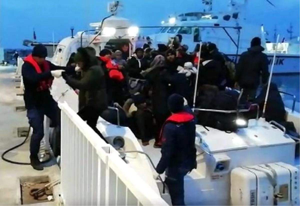 Dikili ve Çeşme\'de 105 kaçak göçmen yakalandı