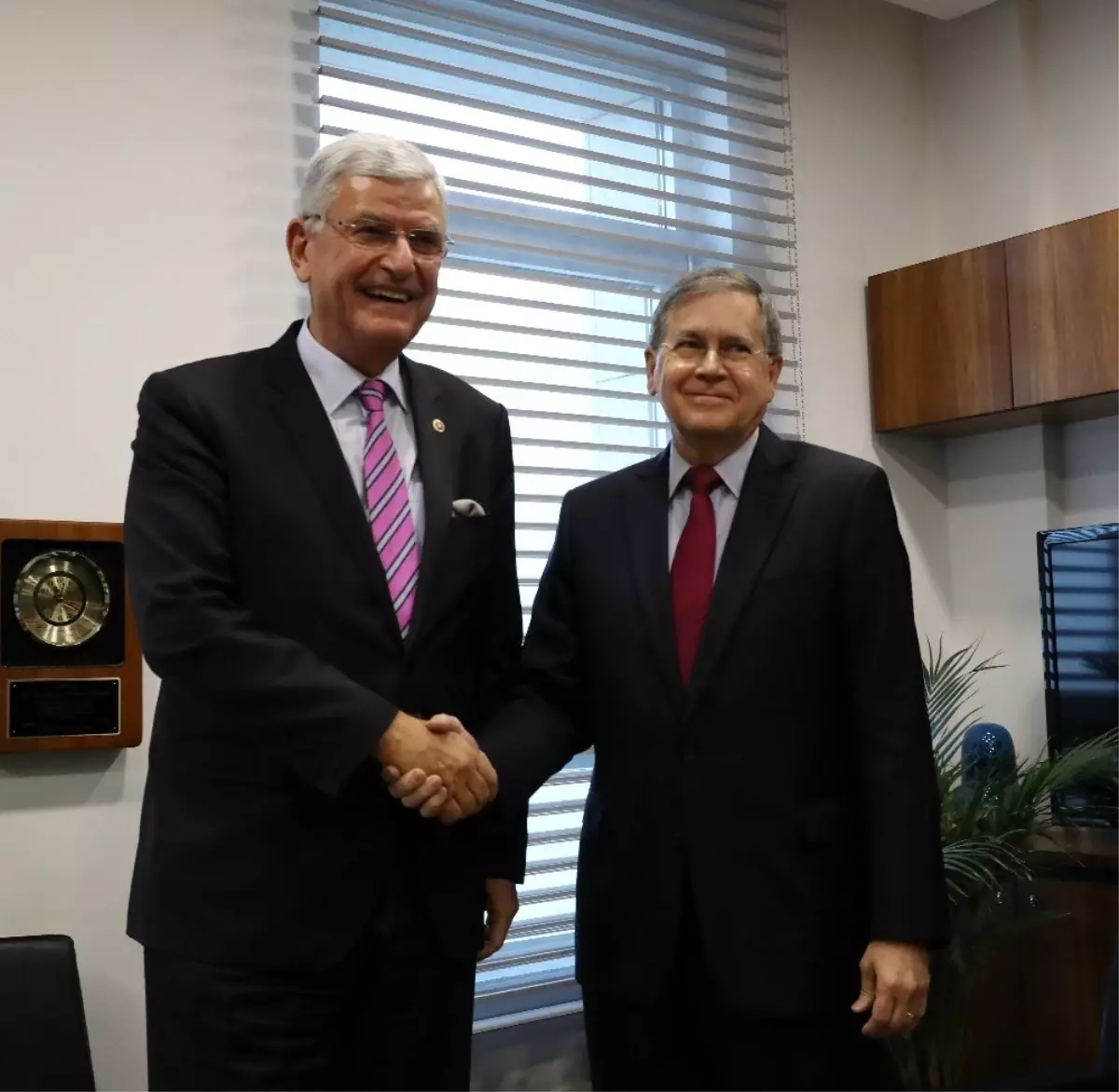 Dışişleri Komisyonu Başkanı Bozkır, ABD Büyükelçisi Satterfield ile görüştü