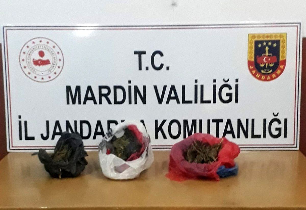 Durdurulan araçtan esrar çıktı