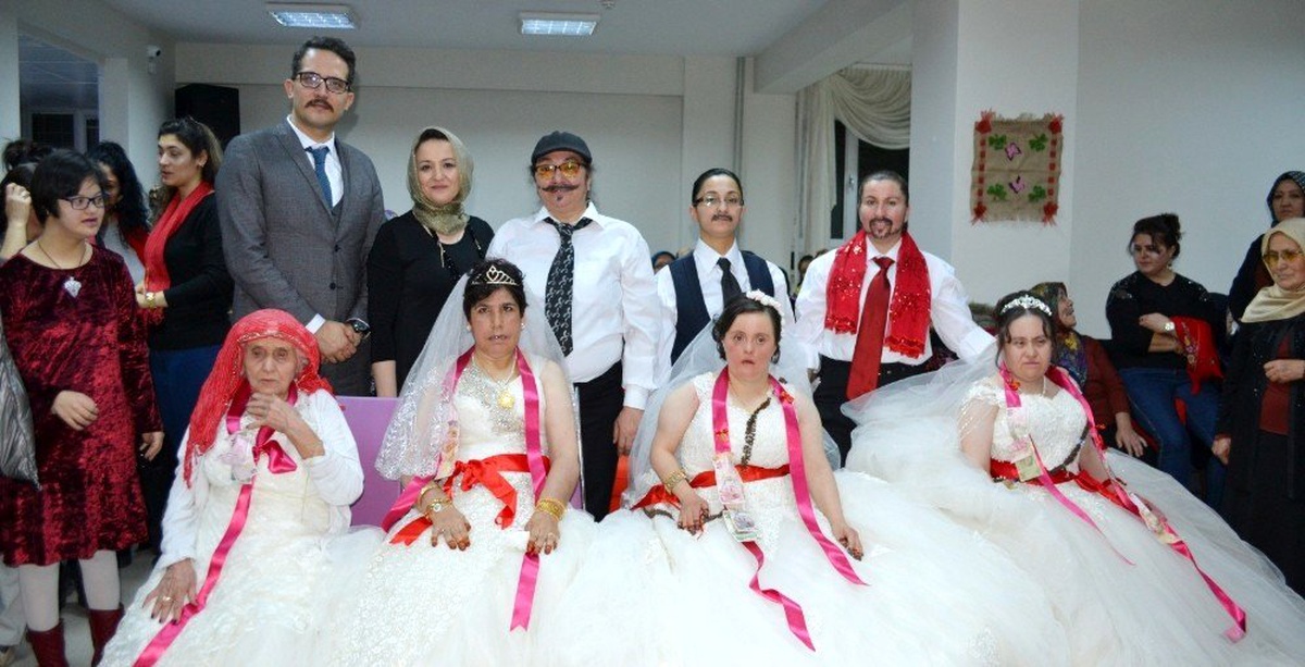 Engelli 4 kadın gelinlik hayallerine kavuştu