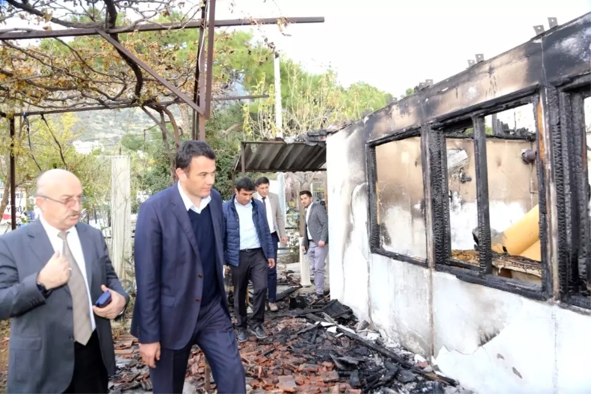 Evi yanan aileleri Başkan Ulutaş\'tan yardım sözü