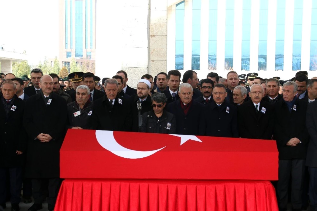 Gözetleme kulesinden düşerek şehit olan astsubay son yolculuğuna uğurlandı