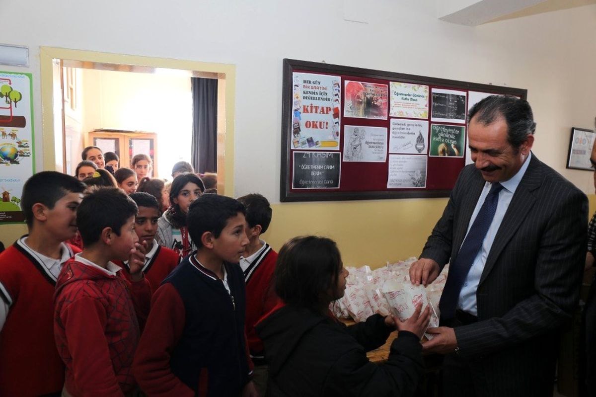 Gürpınar Belediyesi öğrencileri 3D sinemayla buluşturdu