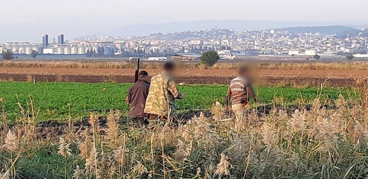 Kaçak avcılar görevlilere ateş açtı