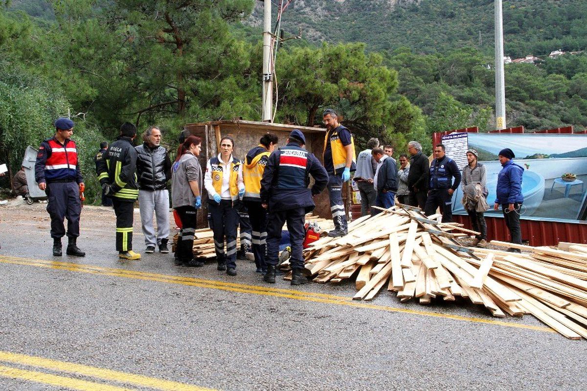 Kontrolden çıkan traktör devrildi: 1 ölü, 1 yaralı