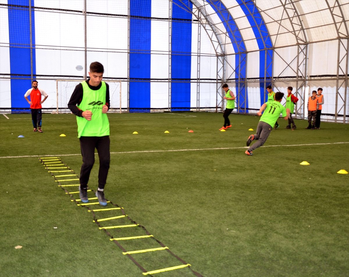 Muş\'ta sevgi evlerinde kalan çocuklar futbol takımı oluşturdu