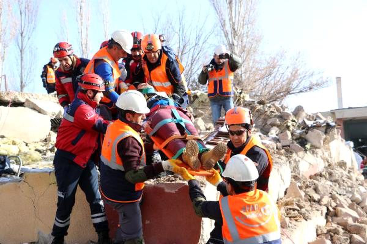 Niğde\'de gerçeği aratmayan deprem tatbikatı