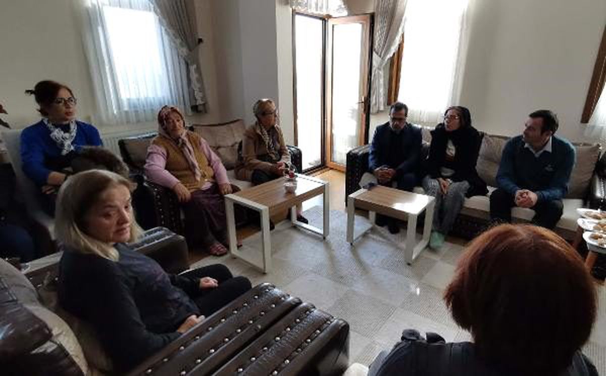 Özgecan\'ın ailesi, Ceren\'in ailesini ziyaret etti (3)