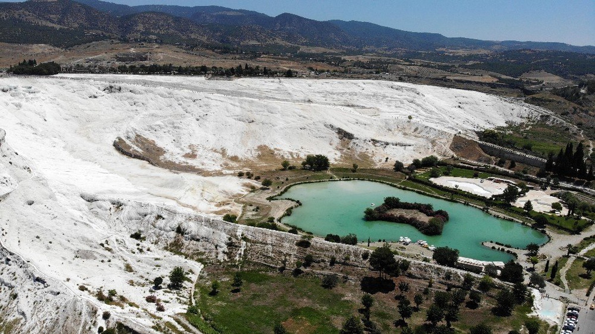 Pamukkale\'de 2019\'da ziyaretçi sayısı 2 milyon 500 bini geçti