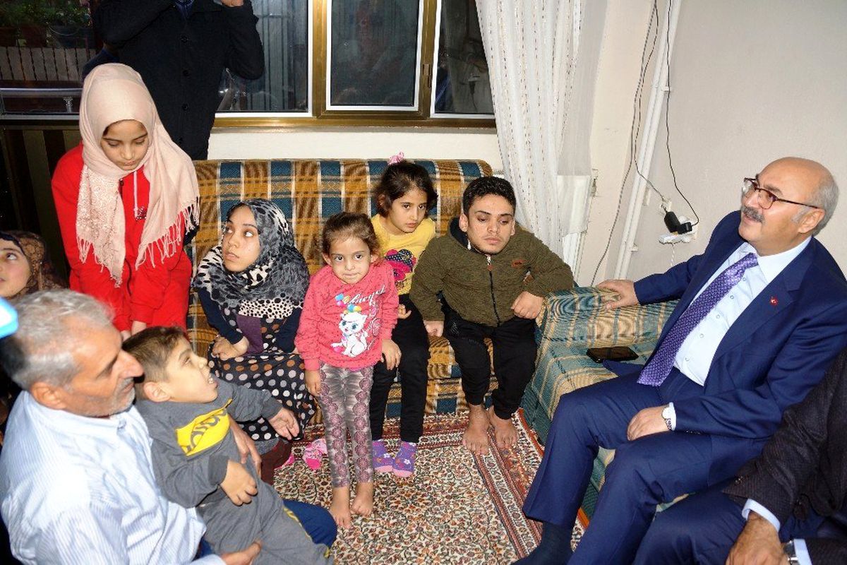 Savaş mağduru Suriyeli engelli kardeşlere devlet sahip çıktı