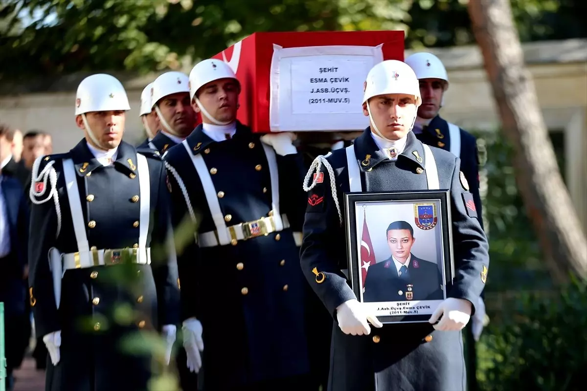 Şehit Astsubay Üstçavuş Esma Çevik son yolculuğuna uğurlanıyor