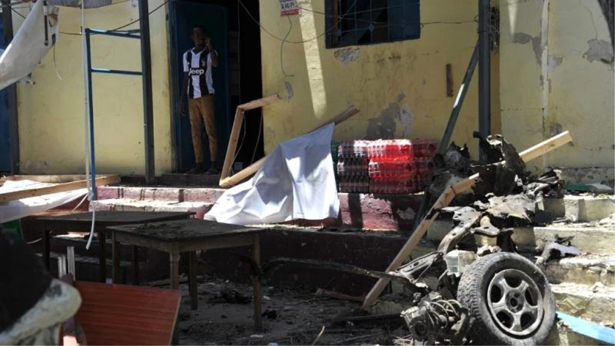 Somali\'de siyasetçilerin kaldığı otele silahlı saldırı
