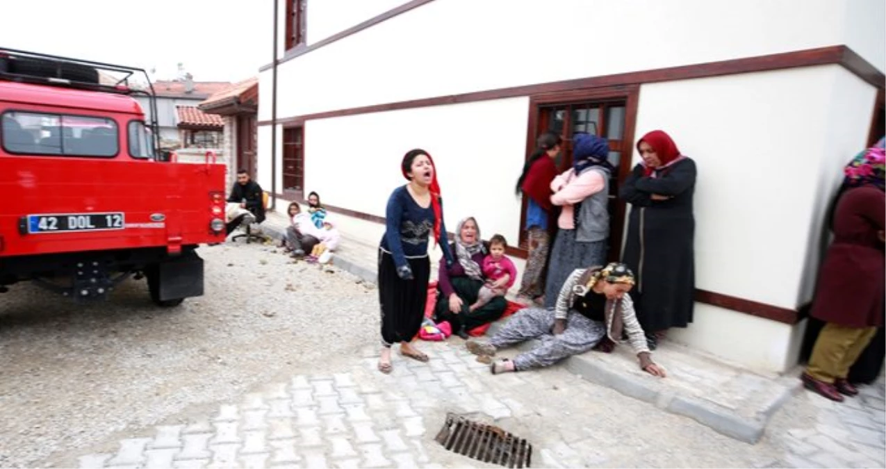 Konya\'da 2 katlı kerpiç bina çöktü! 2\'si çocuk, 3 kişi hayatını kaybetti