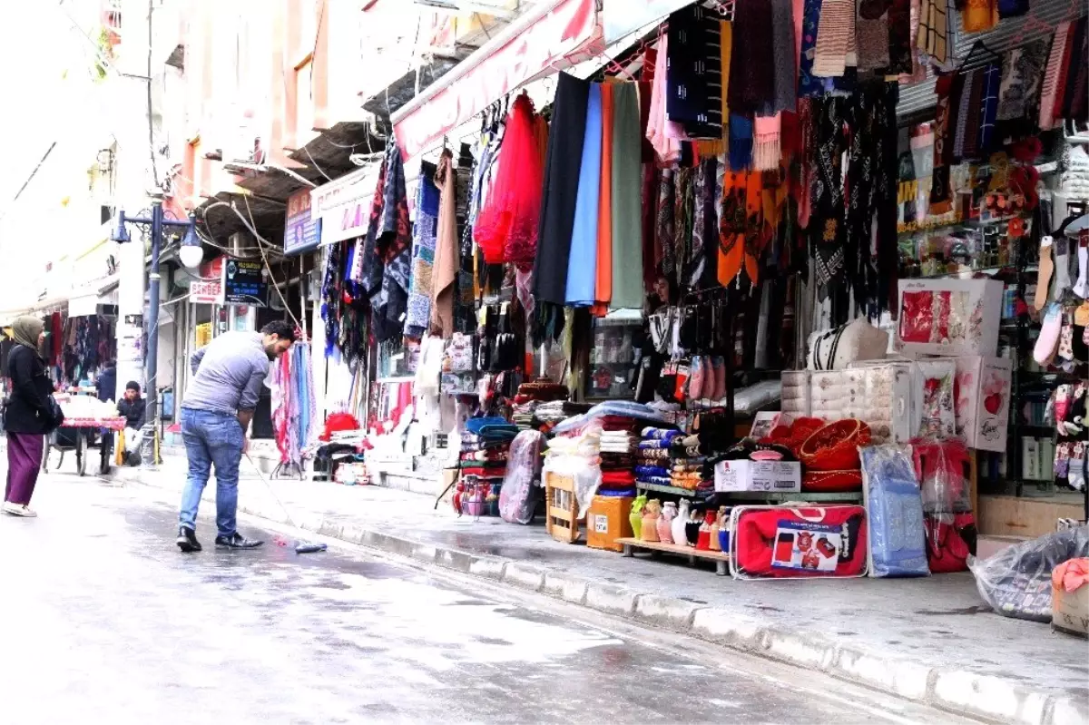 Suriyeli mülteci Macit Mardin\'de esnafa gönüllü çıraklık yapıyor