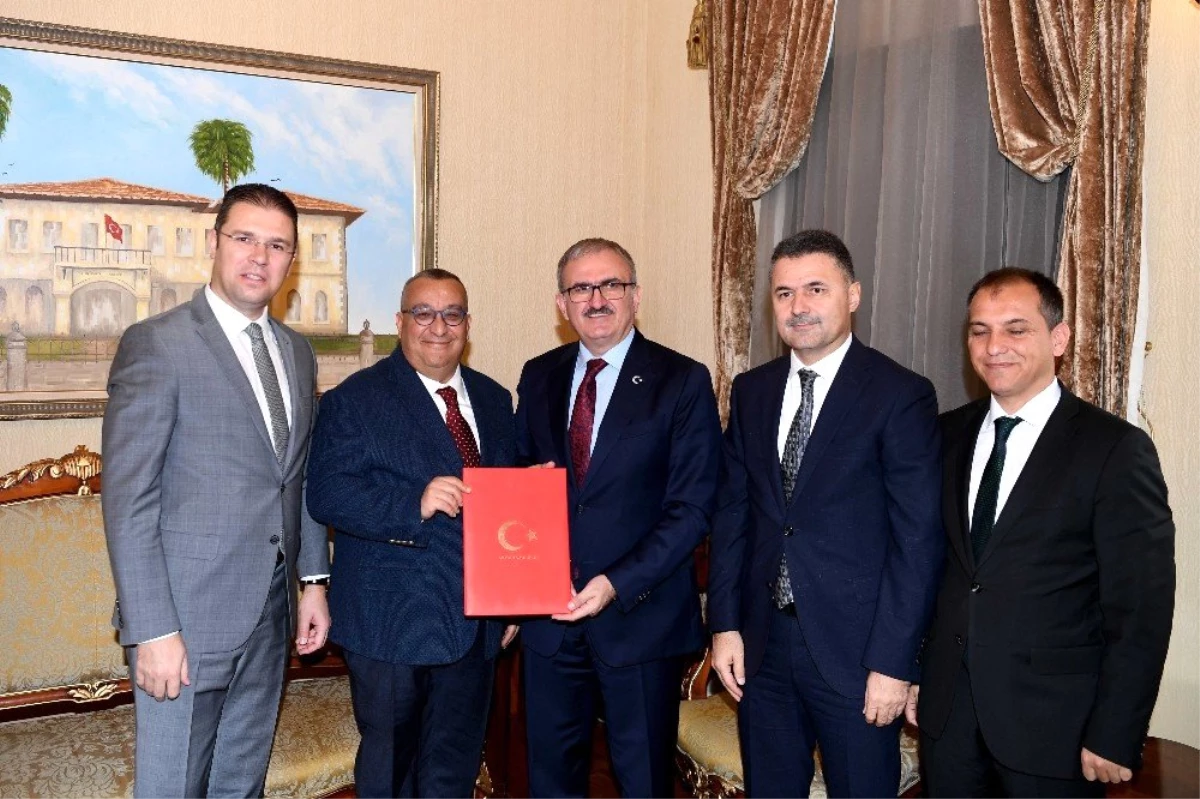 Vali Münir Karaloğlu, hayırsever Doktor Cenk Beyaz ile Okul Protokolü imzaladı.