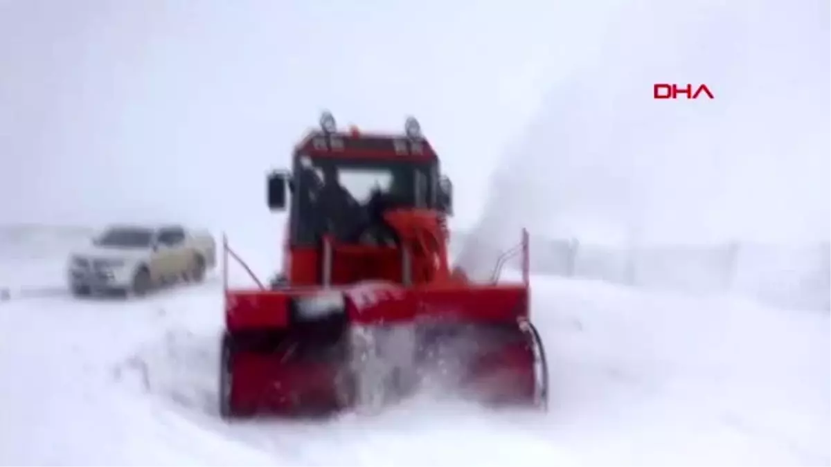 Van\'da kardan kapanan yollar ulaşıma açıldı