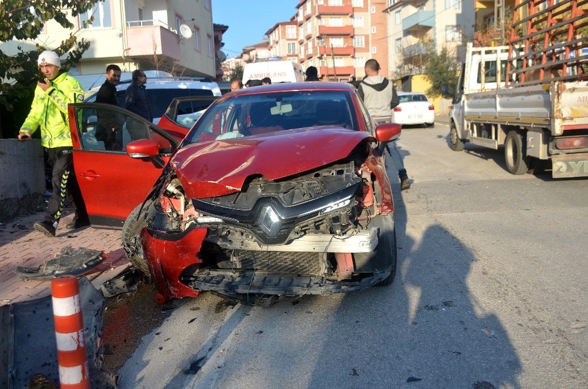 Zincirleme trafik kazası, 1\'i çocuk 3 yaralı