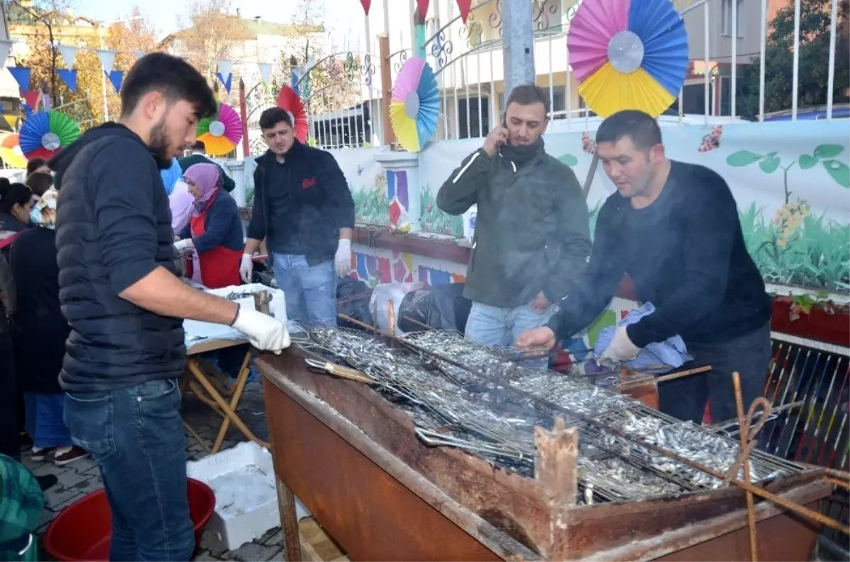 Anaokulunda 1 saatte 500 kilo hamsi tüketildi