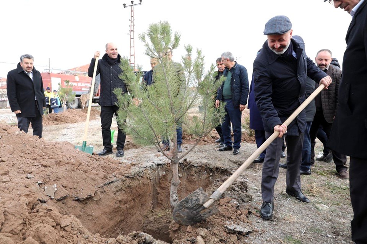 Başkan Çolakbayrakdar: "Mahallelerin kimliğini koruyacak projeler geliştiriyoruz"
