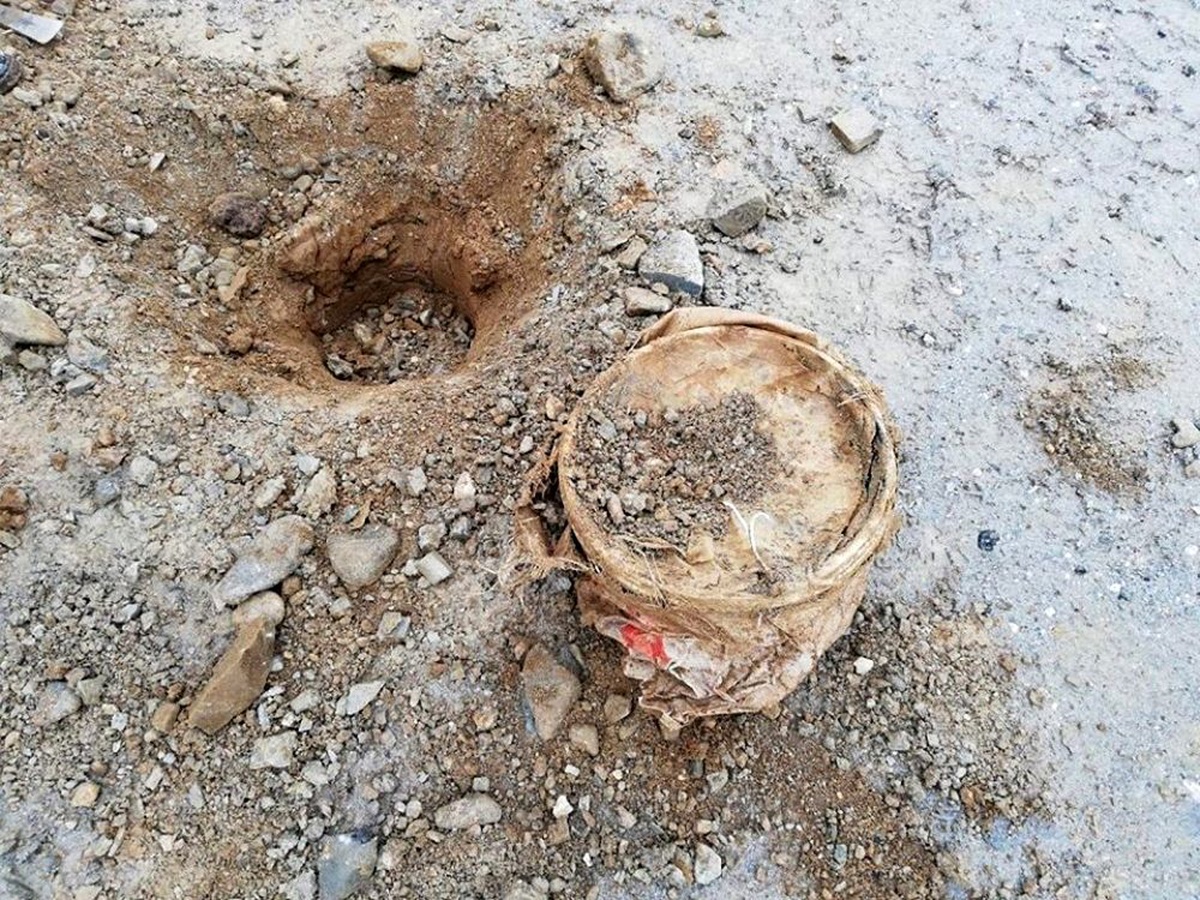 Bitlis\'te köy yoluna gömülmüş patlayıcı ele geçirildi