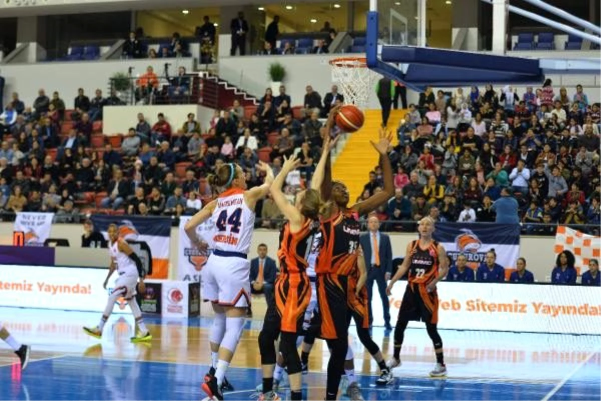 Çukurova Basketbol-UMMC Ekaterinburg : 56-112