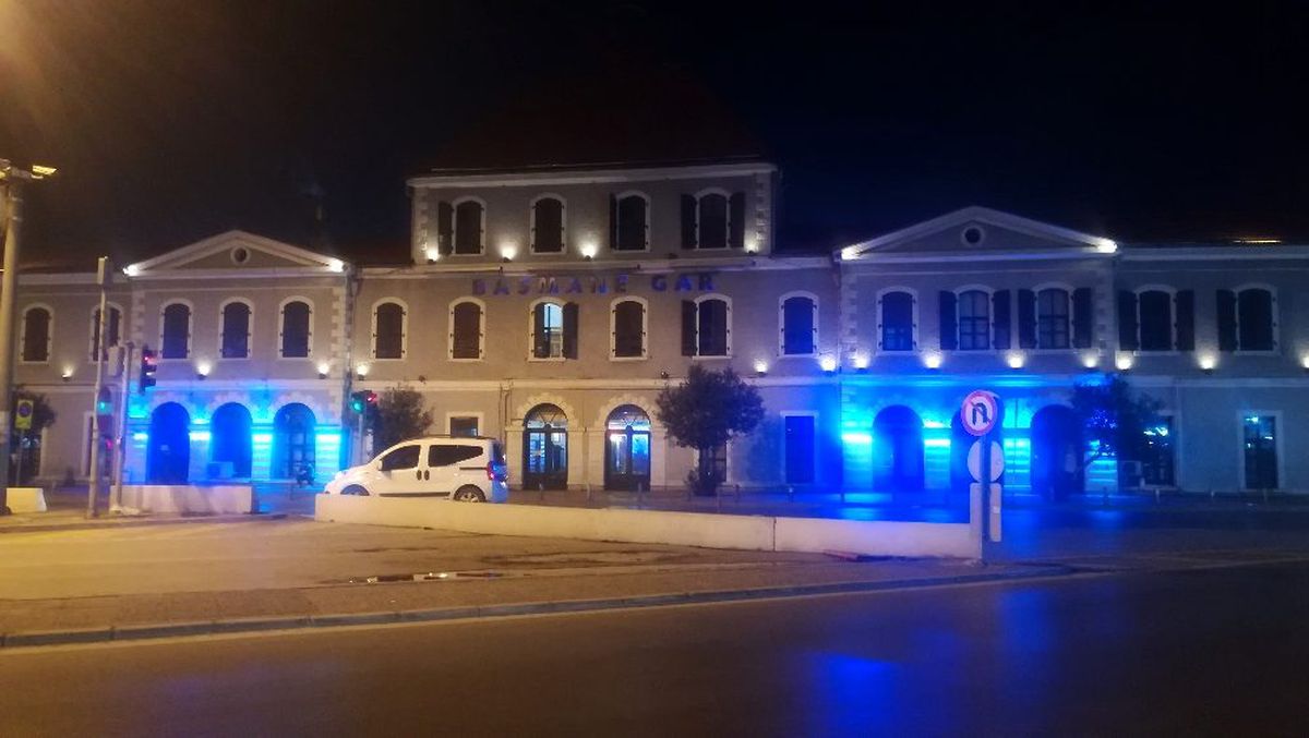 Deprem İzmir\'de de hissedildi