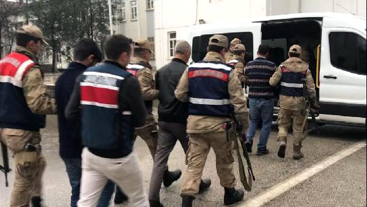 Diyarbakır\'ın 6 ilçesinde terör operasyonu: 17 gözaltı