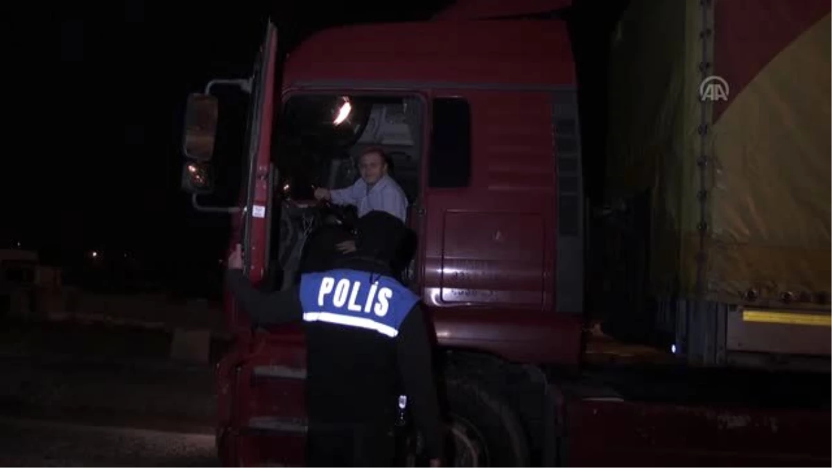Gece nöbetindeki polisler, AA\'nın "Yılın Fotoğrafları" oylamasına katıldı