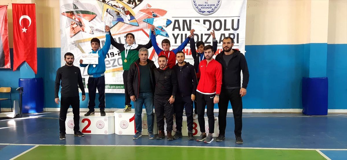 Hakkarili güreşçiler Şanlıurfa\'dan 9 madalyayla döndü
