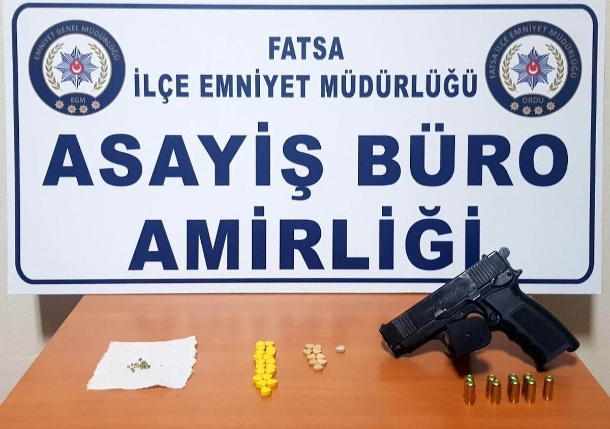 Hırsızlık ve uyuşturucu ticaretine 5 tutuklama