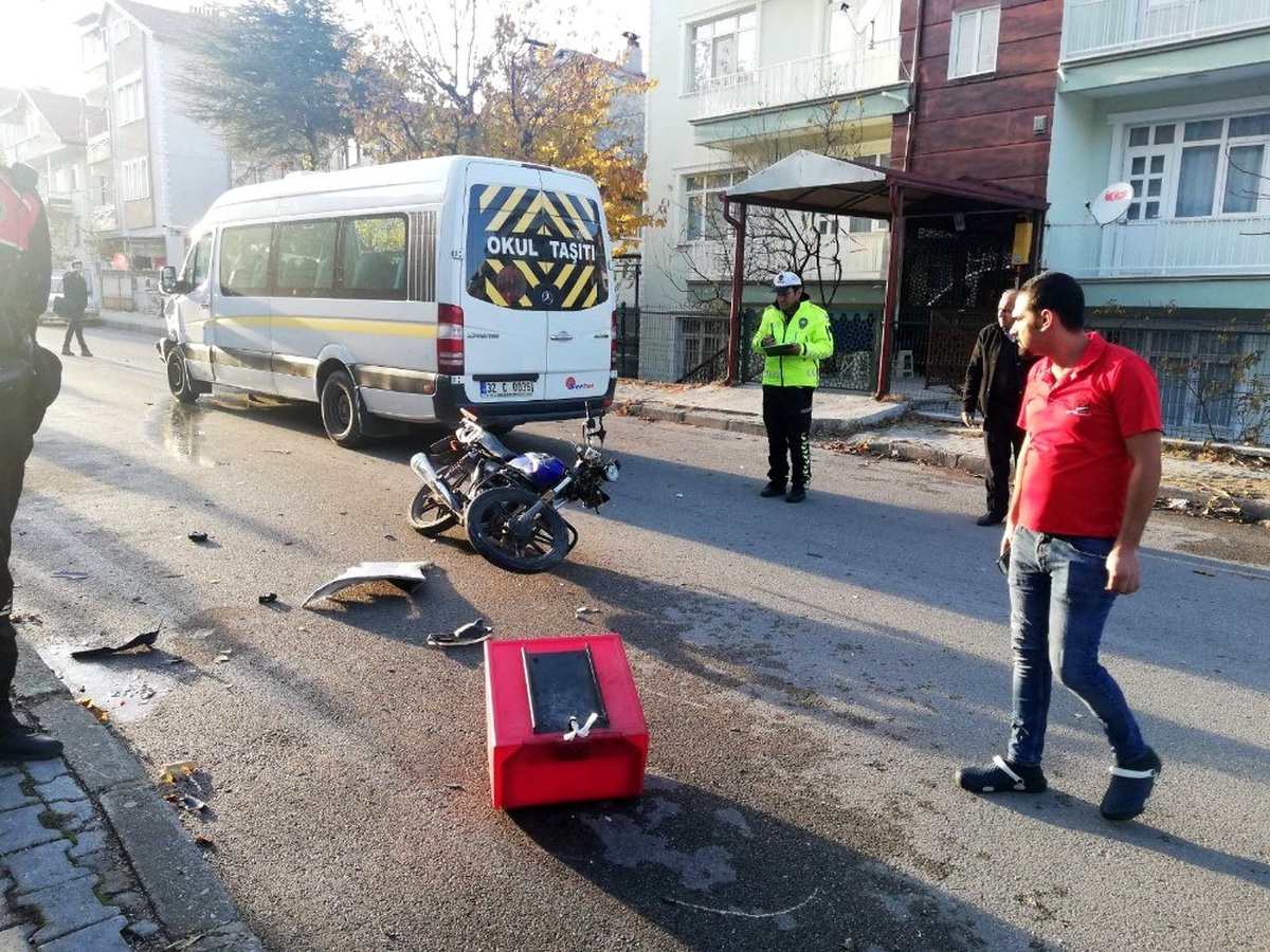 Isparta\'da okul taşıtının çarptığı motosikletin yabancı uyruklu sürücüsü öldü