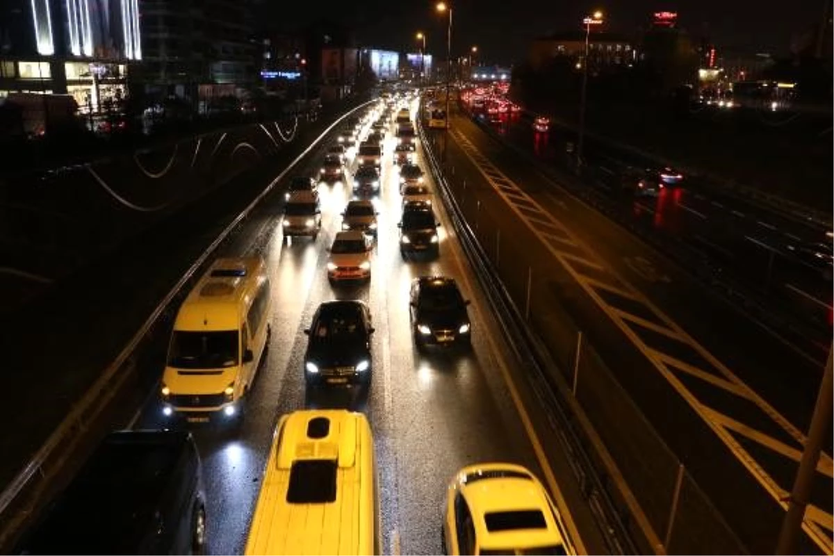 İstanbul\'da trafik yoğunluğu yüzde 76\'ya ulaştı