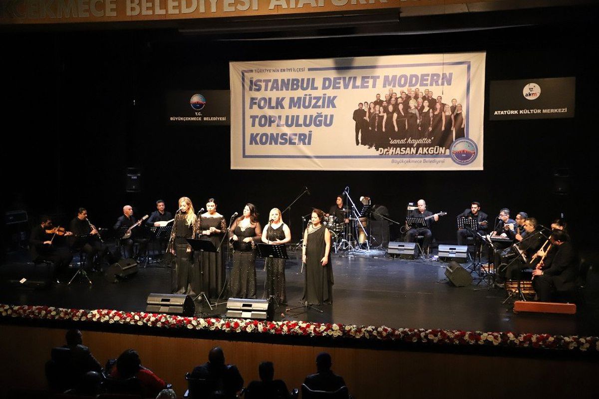 İstanbul Devlet Modern Folk Müzik Topluluğu Büyükçekmece\'de konser verdi