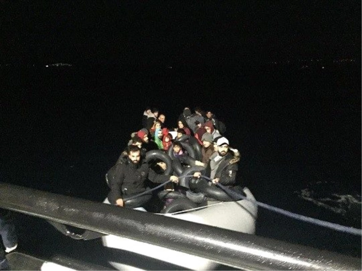 İzmir\'de 48 kaçak göçmen yakalandı