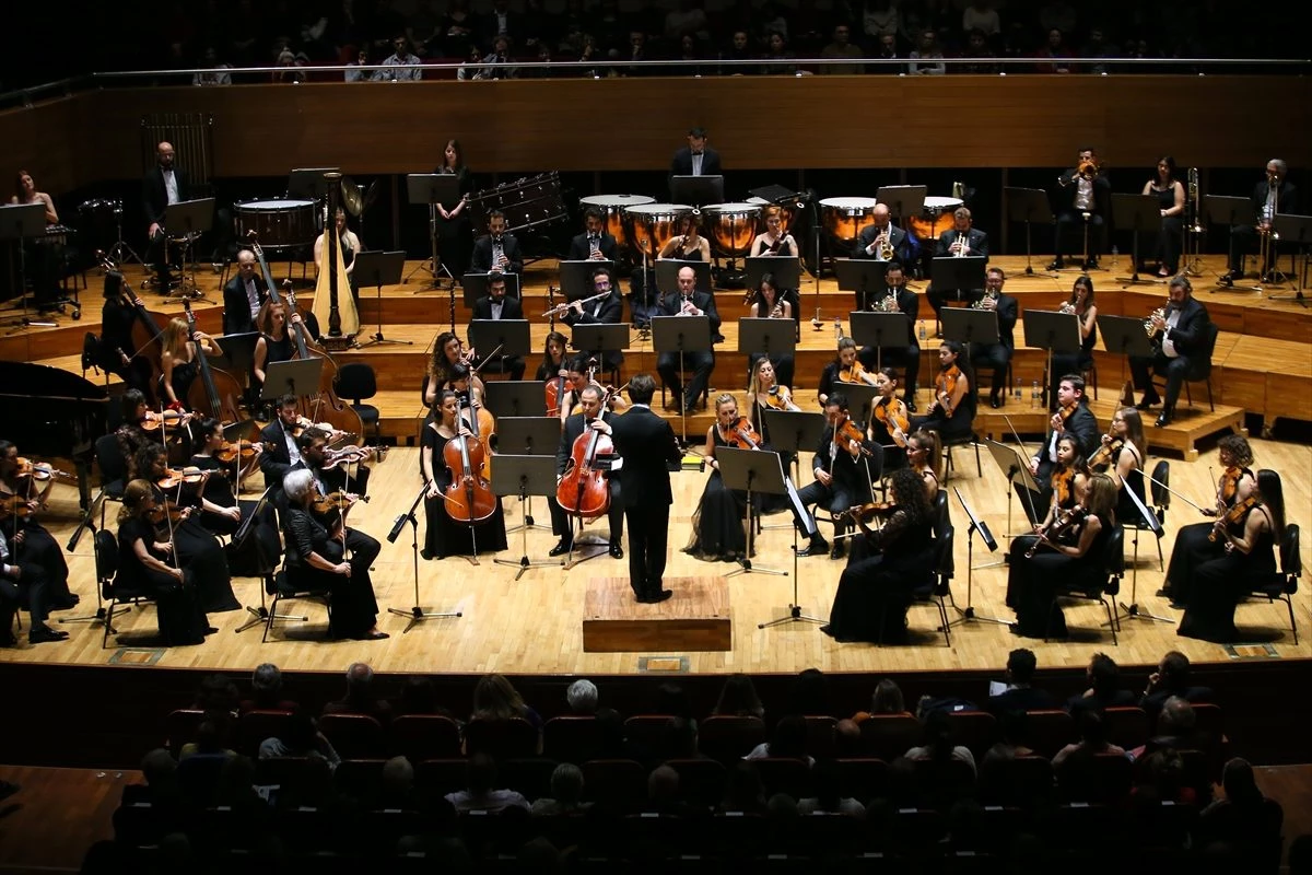İzmir\'de Olten Filarmoni Orkestrası\'ndan yeni yıl konseri