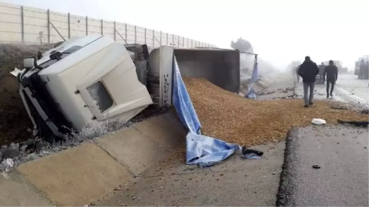 Kastamonu\'da minibüs ve TIR çarpıştı: 3 ölü, 2 yaralı