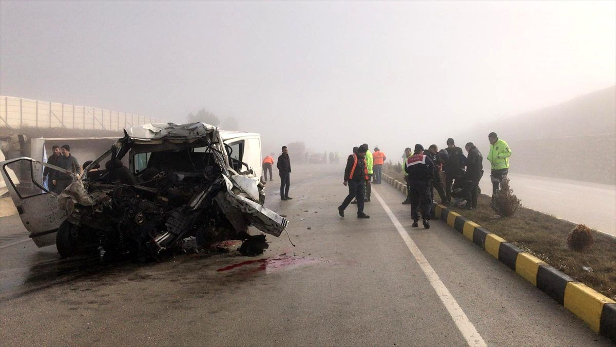 Kastamonu\'da tır ile panelvan çarpıştı: 3 ölü, 2 yaralı