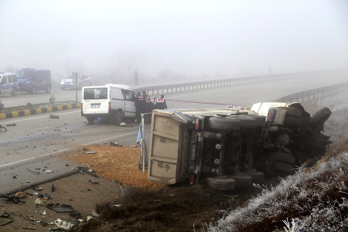 Kastamonu\'da tır ile panelvan çarpıştı: 3 ölü, 2 yaralı