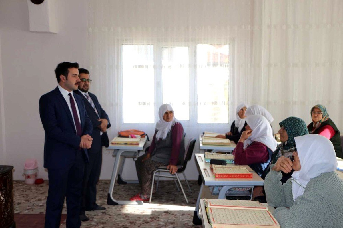 Kaymakam Fırat\'tan Kuran Kursları\'na ziyaret