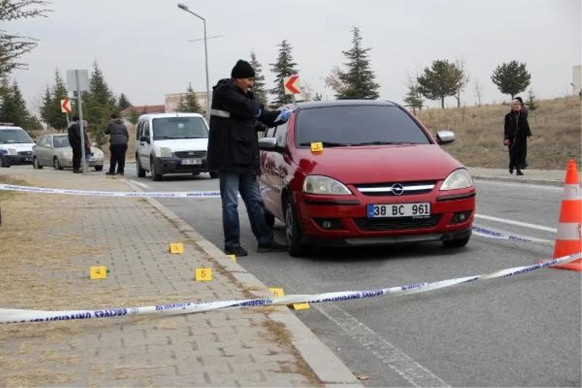 Kendisini darbeden öğrencinin otomobiline av tüfeğiyle ateş etti