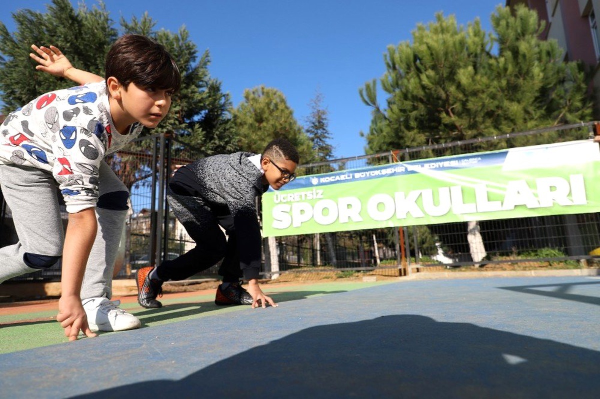 Kocaeli\'de binlerce çocuk sporla geleceğe hazırlanıyor