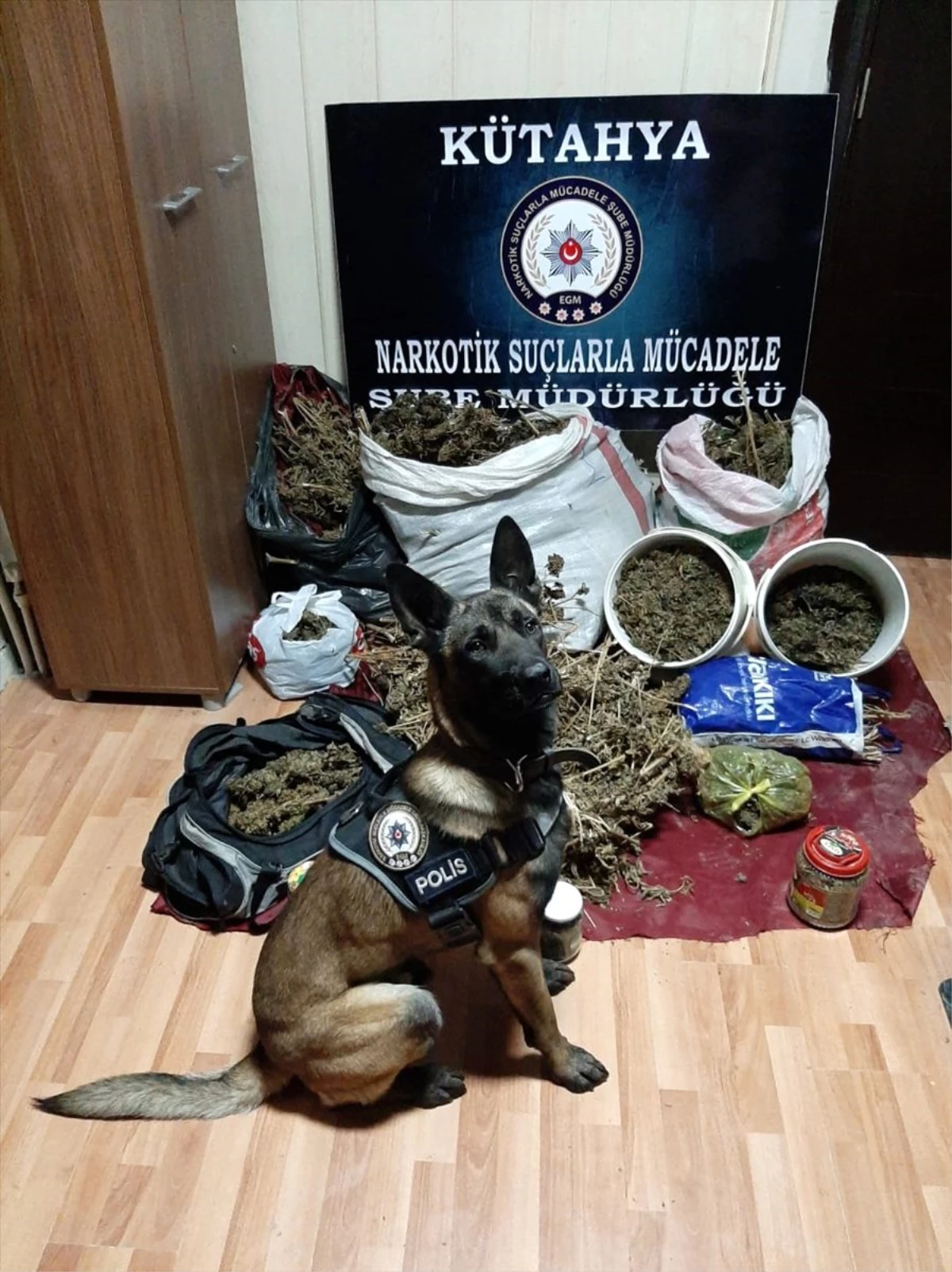 Kütahya\'da uyuşturucu operasyonunda 3 şüpheli tutuklandı