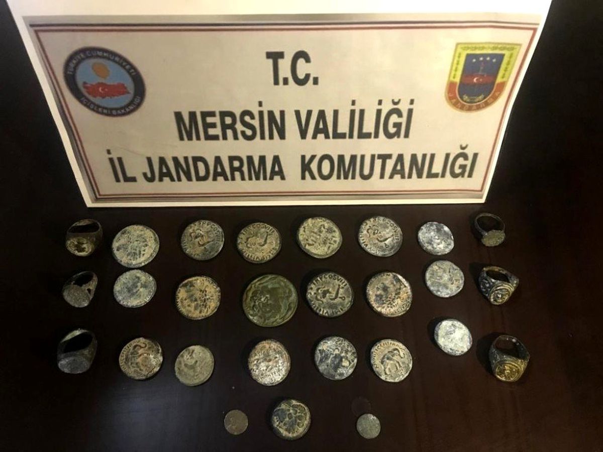 Mersin\'de tarihi eserleri satmaya çalışan bir kişi suçüstü yakalandı