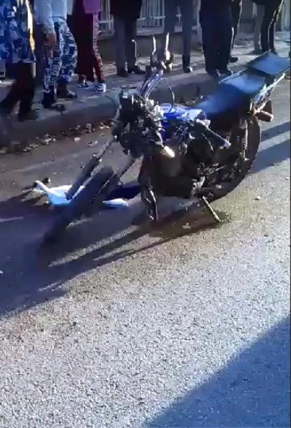 Minibüsle çarpışan motosikletin İranlı sürücüsü öldü