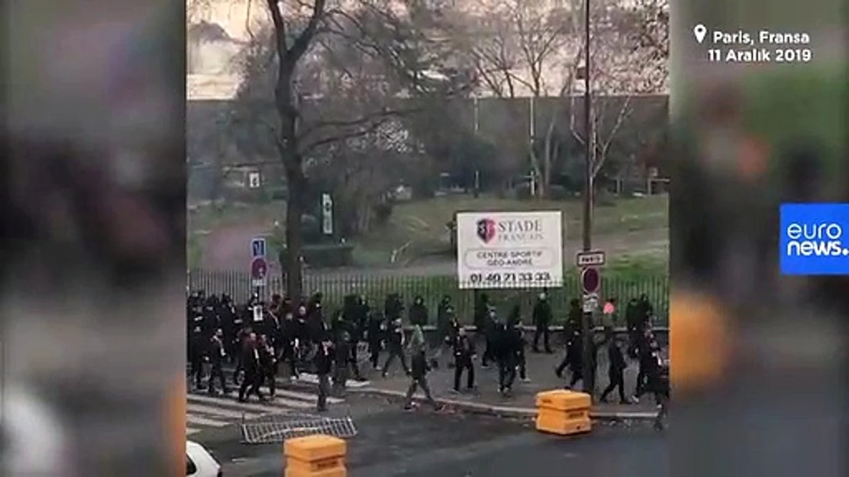 Paris\'te maç öncesi Galatasaray taraftarları ile polis arasında gerilim